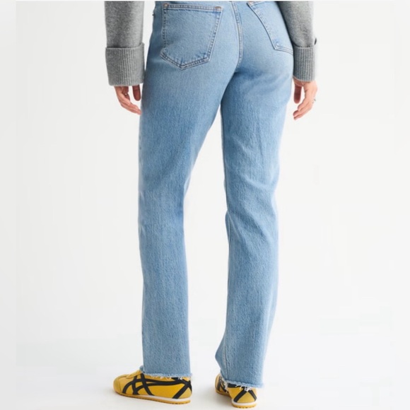 Abercrombie Ultra High Rise 90s Straight Jeans 28R NWT Raw Hem - Picture 6 of 10